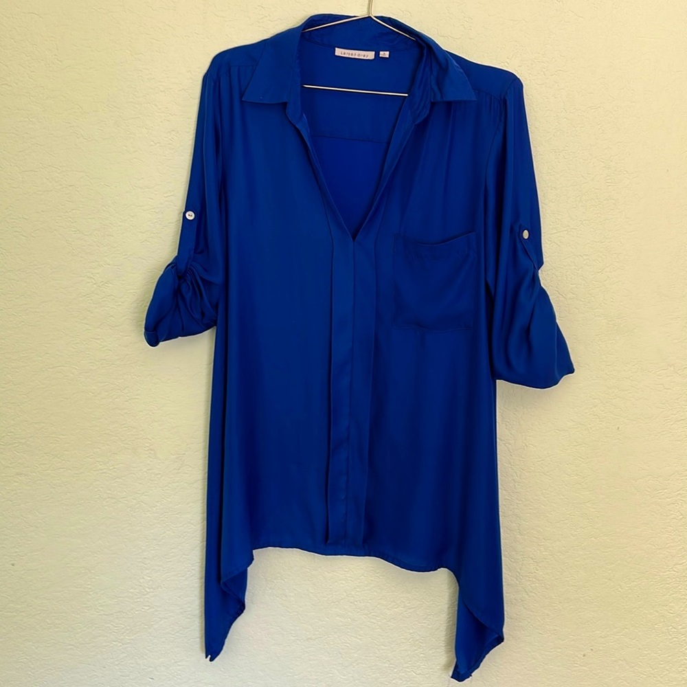 Blue Larsen Grey Blouse, size small.   super cute office blouse! 🦋🪼